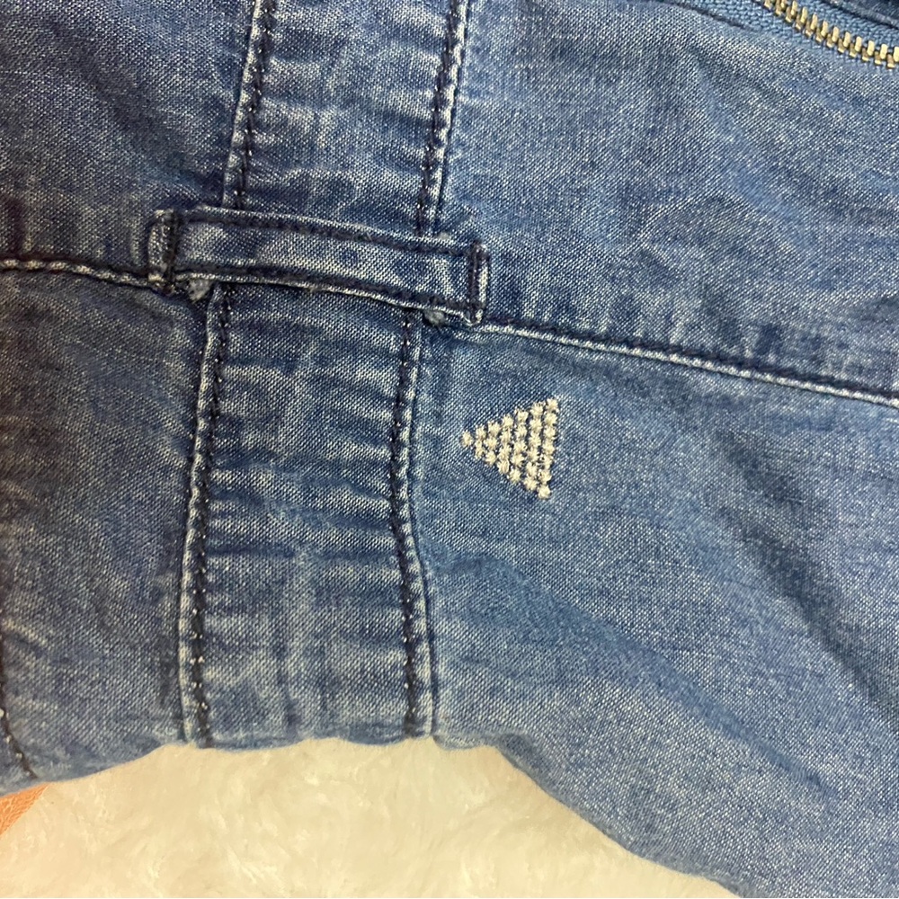 Guess - Picture 3 of 7